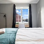 Applin House-5 Bed Contractor Parking Wifi Semesterbostad