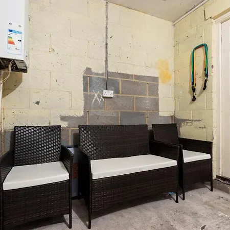 Nyaraló 5br Contractor - Sleeps 10 - Wi-fi & Parking Bristol