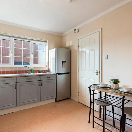 5Br Contractor Stay - Sleeps 10 - Wi-Fi & Parking Dom wakacyjny Bristol