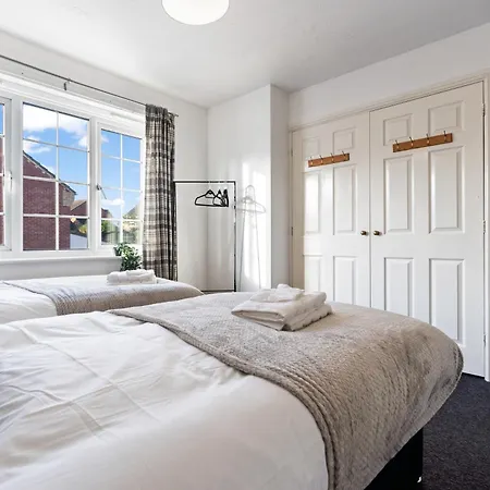 5Br Contractor Stay - Sleeps 10 - Wi-Fi & Parking Dom wakacyjny *