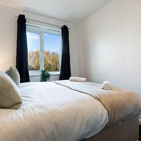 Applin House-5 Bed Contractor Parking Wifi 度假居