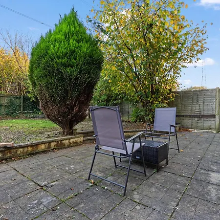 Dom wakacyjny 5Br Contractor Stay - Sleeps 10 - Wi-Fi & Parking