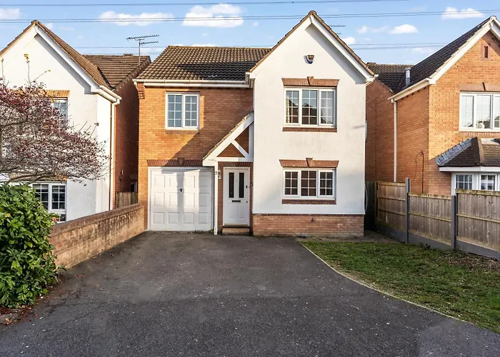 Applin House-5 Bed Contractor Parking Wifi 度假居