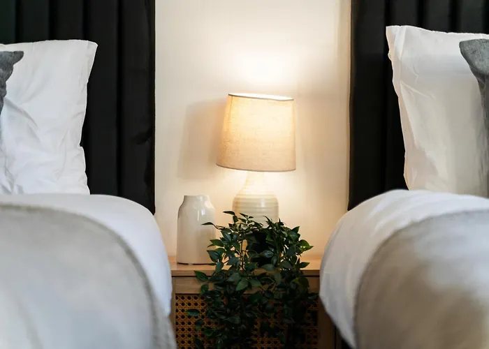 Applin House-5 Bed Contractor Parking Wifi 度假居 *