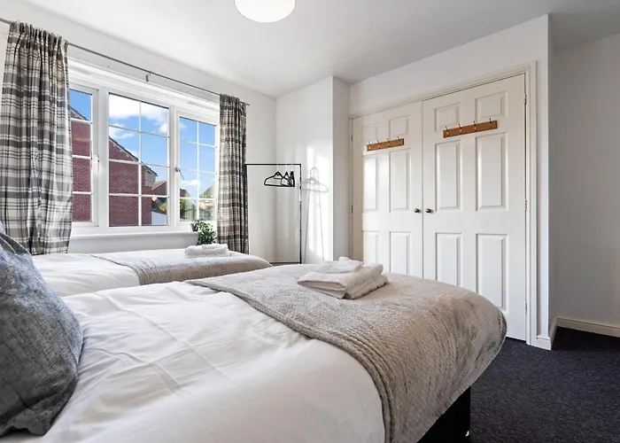 Applin House-5 Bed Contractor Parking Wifi 度假居 *